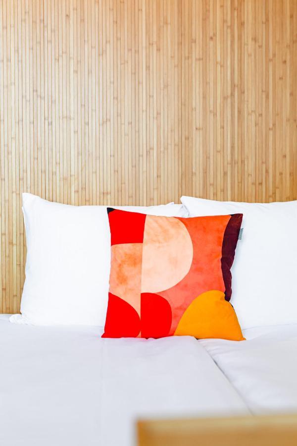 Vie Via - Your Hotel Леуварден Екстериор снимка